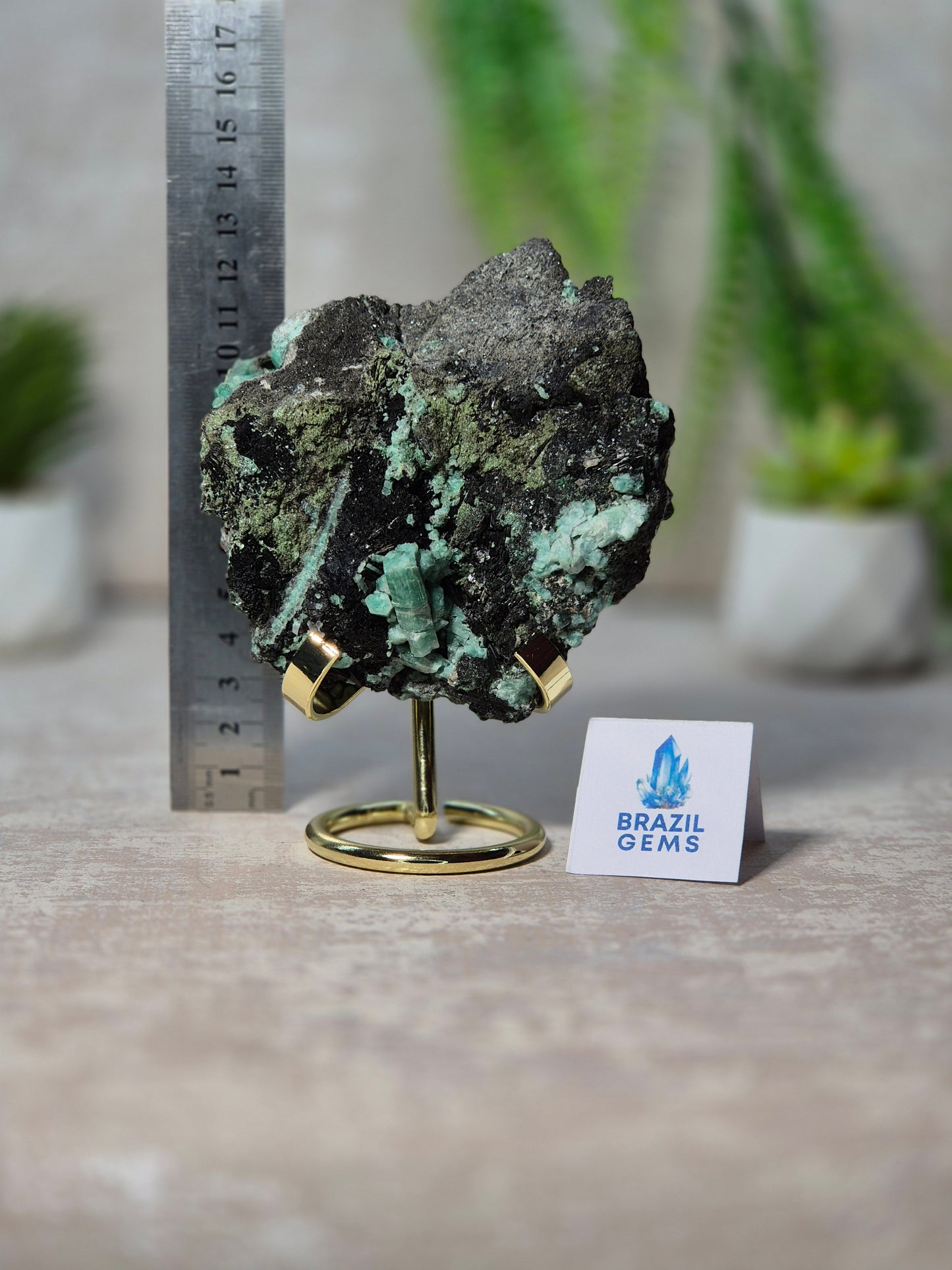Emerald specimen on Xist